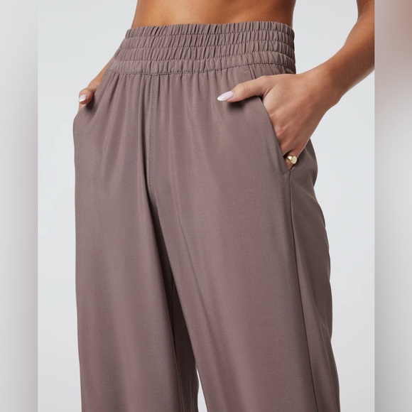 Vuori Villa Wideleg Pant | Chocolate | Medium | Regular Inseam | NWOT | Women’s - Picture 4 of 16